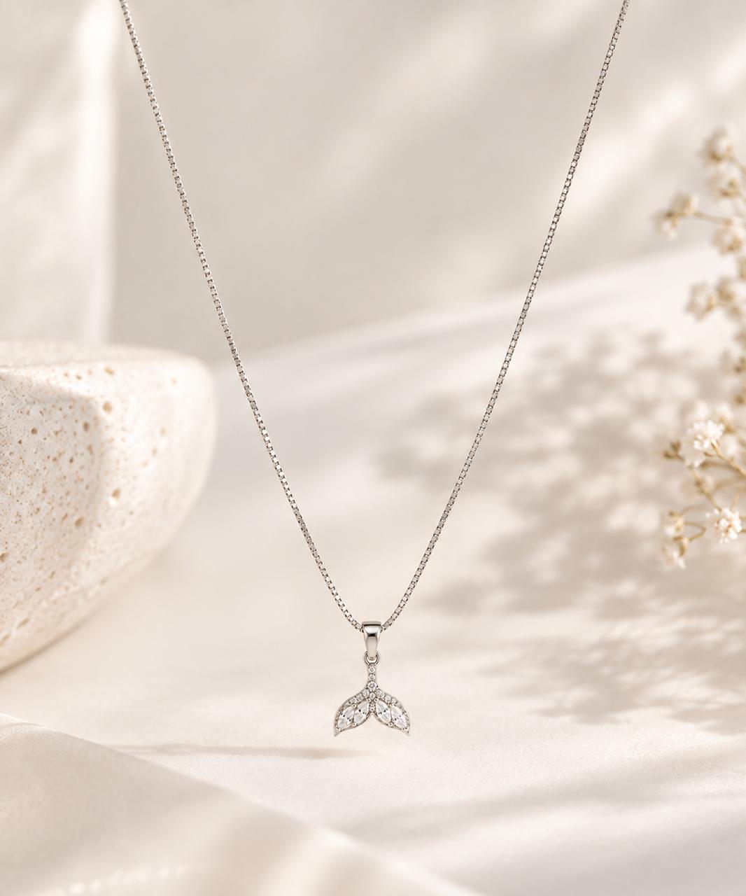 Ayla Minimal Pendant Necklace