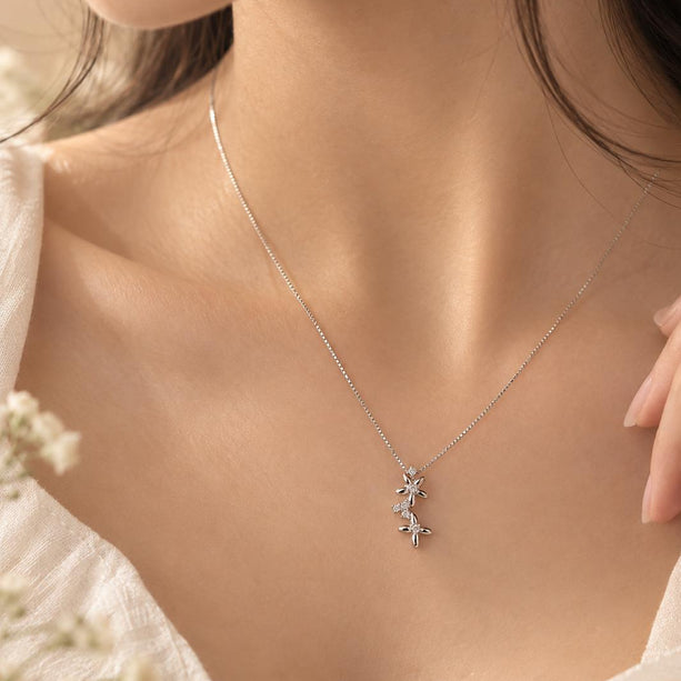 Luna Floral Pendant Necklace