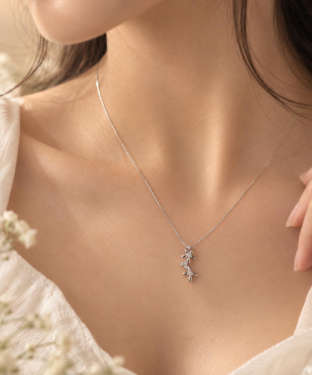 Luna Floral Pendant Necklace