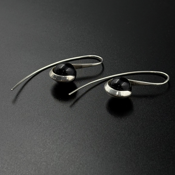 Silver Curve Drop Earrings – Midnight Black | 925 Silver