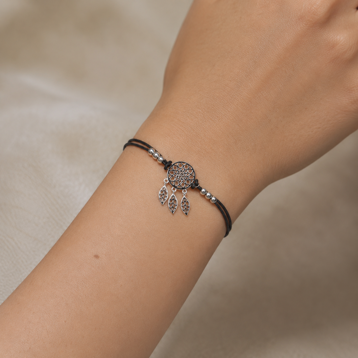 Leaf Charm Black Bracelet | 925 Silver