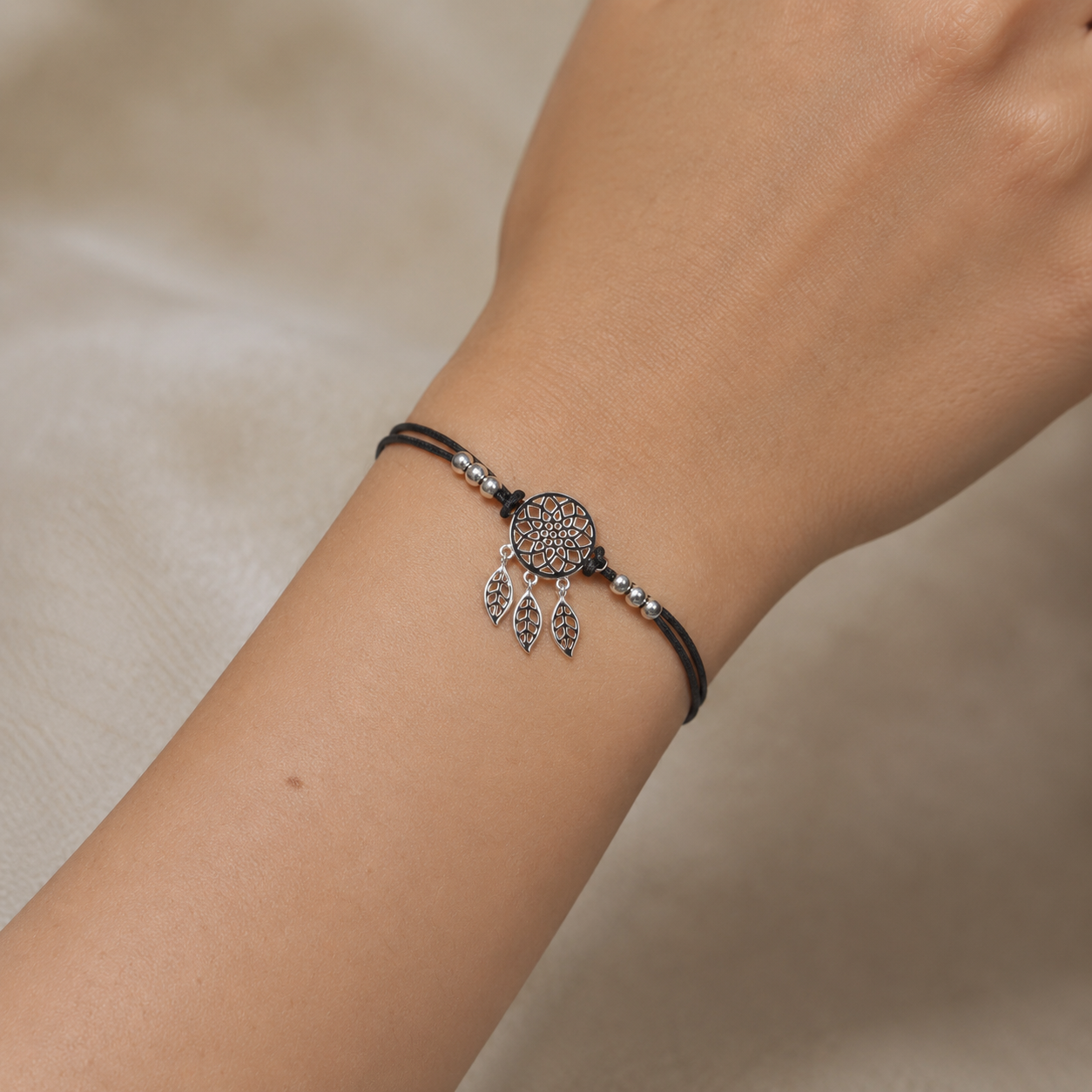 Leaf Charm Black Bracelet | 925 Silver